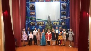 Новый год стучится в двери, исп. детский театр Лучики, преп. Ларина З.А.