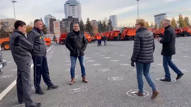 Смотр спецтехники на площади им. Куйбышева 21.10.21 смотреть онлайн