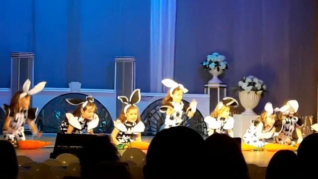 Катя и Настя.Модельное агенство Легенда Магнитогорск.Наш первый отчетный концерт. смотреть онлайн