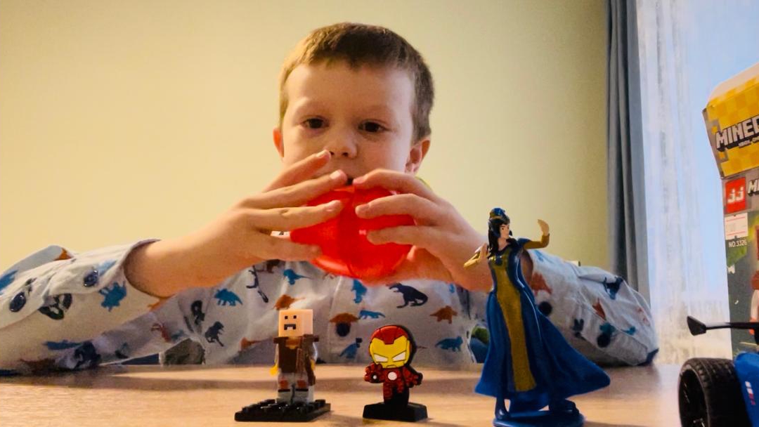 Майнкрафт. Распаковка героя из майнкрафт и супергероя. смотреть онлайн