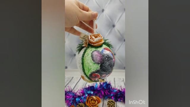 Елочный шар, расписанный вручную