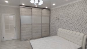 Ремонт однокомнатной квартиры свободной планировки 50 кв.м. в новостройке в бело-сером стиле.