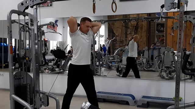 Разгибания из-за головы с канатом