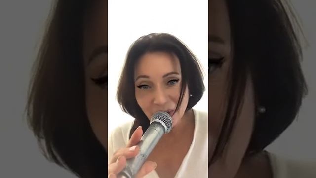 Романс «Нет, не любил он»Гуэрчиа и Медведева когда-то гениально исполняла Вера Комиссаржевская. смотреть онлайн