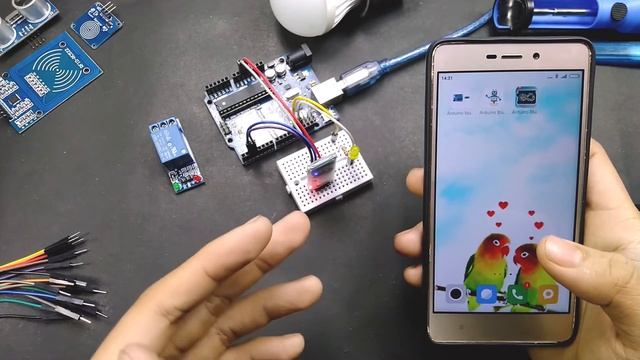 Menyalakan Peralatan Listrik Dengan Smartphone Berbasis Arduino – Tutorial Arduino Keren смотреть онлайн