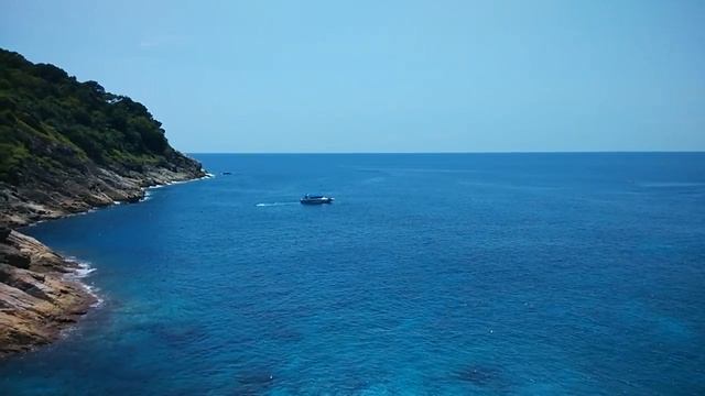 немного края острова и никого нет))) смотреть онлайн