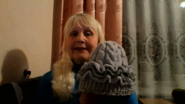 Премьера: Модная шапочка светло-стального цвета из шерстяной пряжи. смотреть онлайн