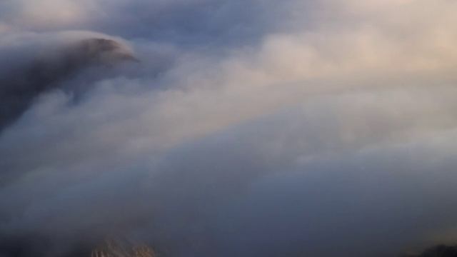 Под небесами, окутанными легкими облаками, мечты становятся реальностью, а каждый миг — бесценным