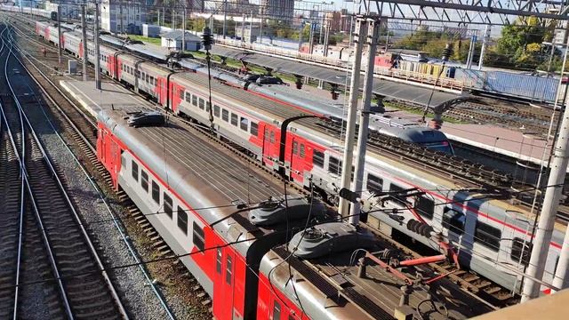 Электропоезд ЭД4МК-0025 прибывает на станцию Новосибирск-Главный смотреть онлайн