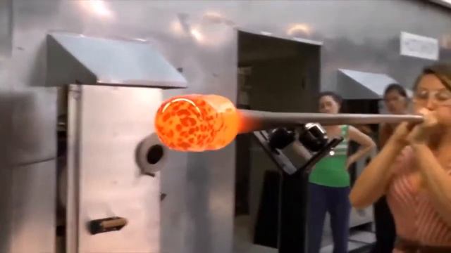 Необычная профессия  стеклодув художество из стекла