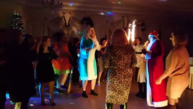 Новогодний корпоратив смотреть онлайн