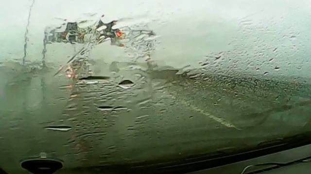 Ураган "Поцелуй Иуды" сносит дворники. смотреть онлайн