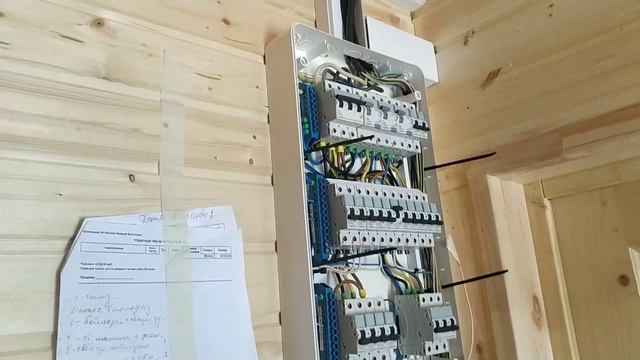 Маленький домик в белых кабель-каналах. Часть1 смотреть онлайн