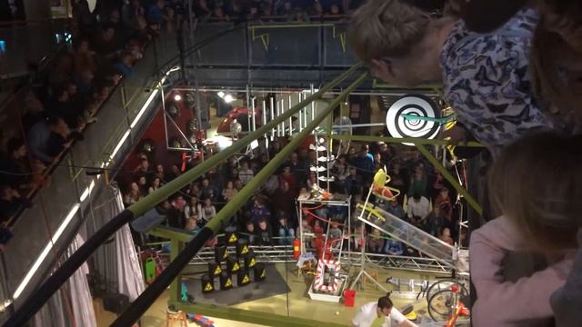 Chain effect at the Amsterdam Science Center Nemo смотреть онлайн