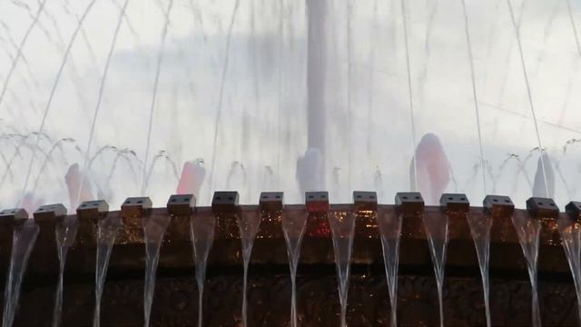 Фонтан у театра драмы, с подсветкой. Кемерово