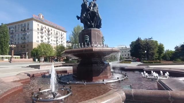 Фонтан «Искусство» в Волгограде  #волгоград #городгерой #фонтан #набережная #майскиеканикулы