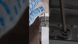 Пластиковая дверь может упасть ,если у вас есть такой дефект. Простое , бесплатное решение🤗