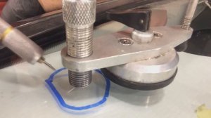 Как убрать скол на лобовом стекле, как убрать трещину на лобовом стекле