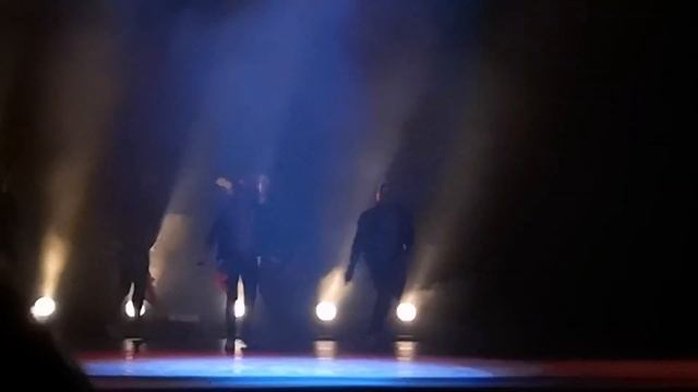 Шоу под дождём. 01.12.2022 смотреть онлайн