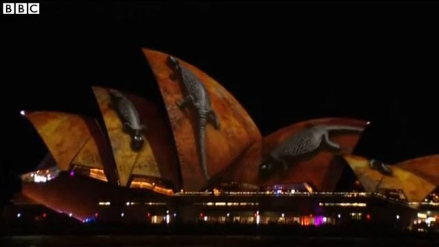 Sydney Opera House shines in light display BBC News смотреть онлайн