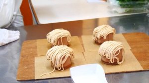 地元の人に愛される街のケーキ屋さん！朝から始まる色とりどりのケーキ作り | Кондитерская в городе, которую любят местные жители!