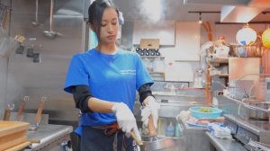My dream is to expand into the world! A beautiful ramen master. Japanese street food. ラーメン チョンマゲ 美人
