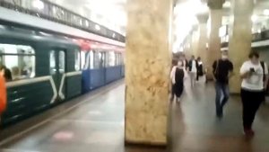 станция метро Комсомольская Сокольническая линия номерной метропоезд