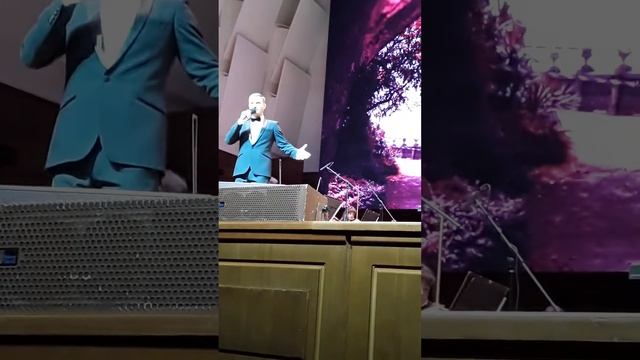 Сергей Скурыхин и другие солисты эстрадного оркестра новосибирской филармонии.