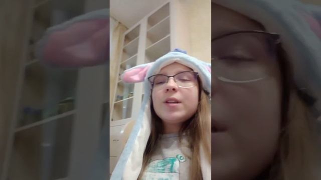 Рубрика "ЧТО В ПОКЙ КЛСМИТИЧКЕ И СУМКЕ" 💄👜 смотреть онлайн