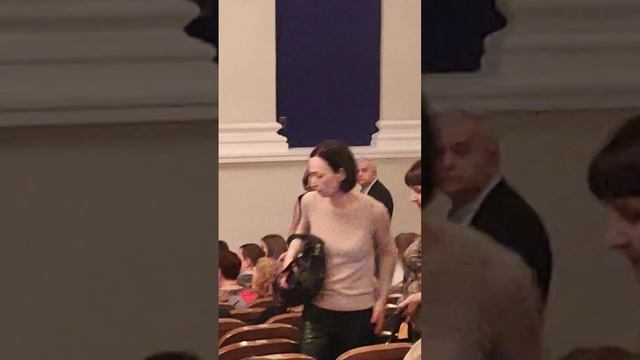 не довольны мы зрителями ну что это за зрители А что еще они там говорят как вы думаете с 03:16 мин смотреть онлайн