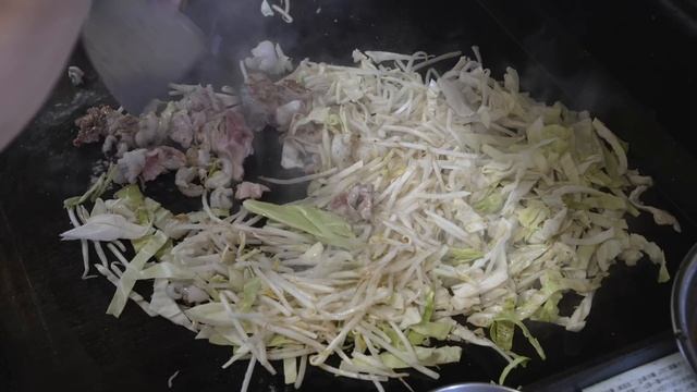 Yakisoba! Okonomiyaki! The day at japanese restaurant where you can't stop ordering! 赤兵衛 焼きそば 餃子