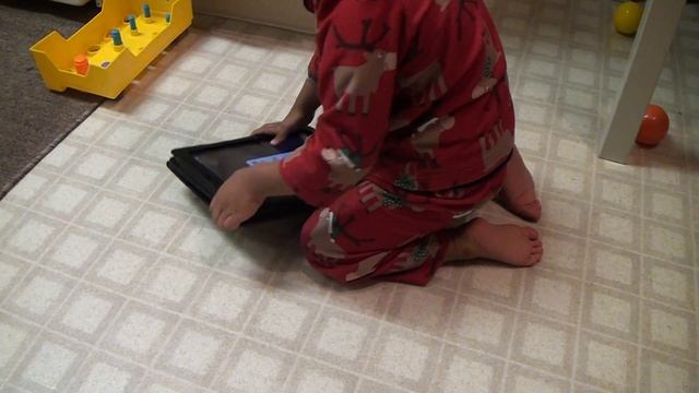 playing with ipad.MTS смотреть онлайн