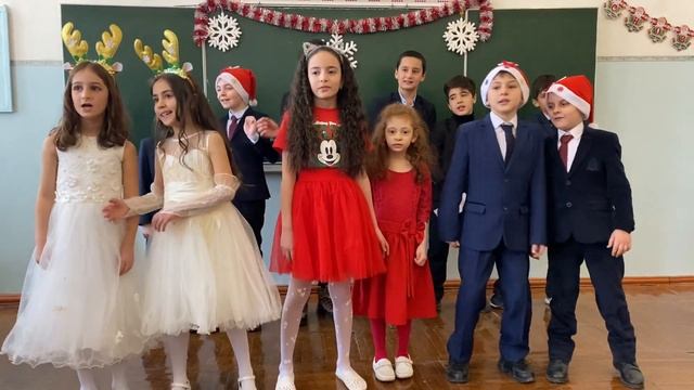 Предновогодний утренник в начальной школе 1 смотреть онлайн