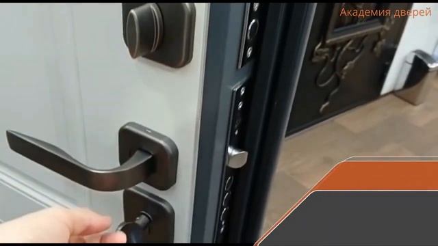 Входная дверь барселона смотреть онлайн