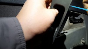 Устранение болтания ручки двери приора.