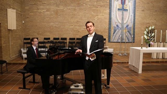 Opera singer William Baker sings Ave Maria (Schubert) смотреть онлайн