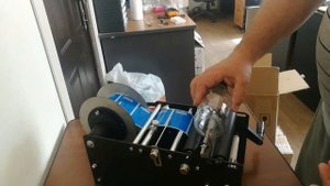 Этикетировщик, этикетировочная машина, наклейщик этикеток