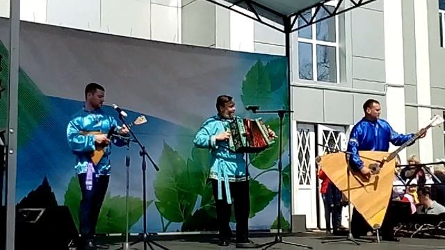 Праздничный первомайский концерт на площади Победы. смотреть онлайн