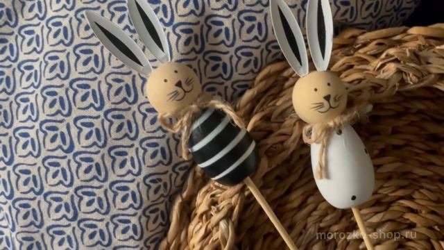 Пасхальные кролики на палочке УШАСТЫЕ ПОЗИТИВЧИКИ, дерево, 2 шт.    22-0196R-набор, 22-0196-набор