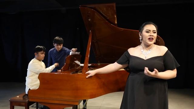 'Klänge der Heimat' from 'Die Fledermaus' - J. Strauss II, Nerissa De Juan смотреть онлайн