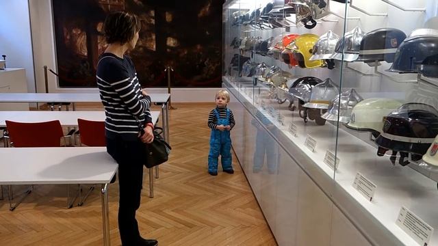 Алекс в музее пожарной службы Feuerwehrmuseum 2 года и 2 месяца