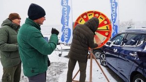 НЕ ОТПУСКАЛИ ТРОИХ ЗАКАЗЧИКОВ И НЕ ОТДАВАЛИ ИМ ИХ МАШИНЫ