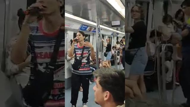 реп в метро , классные волосы у парня густые .еду с работы домой . смотреть онлайн