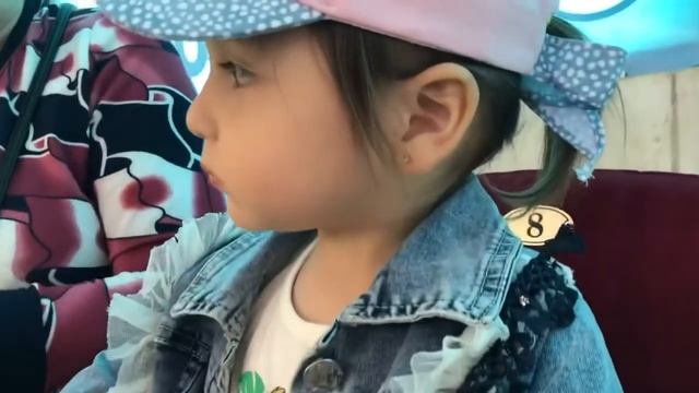 Парк «Ривьера». Конный театр. Распаковка мегаконфеты смотреть онлайн