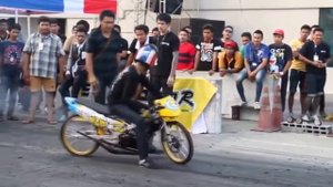 Безбашенный тайландский мото драг рейсинг