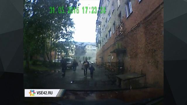 Момент обрушения дома в Междуреченске видеорегистратор