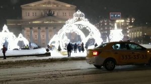 Праздничная иллюминация перед Большим театром