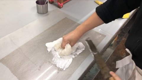 【Fish Cake, Kamaboko】This is how Japanese workers make "Fish cake" かまぼこ