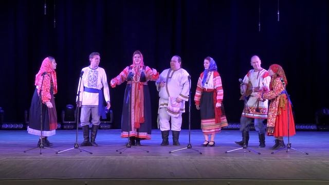 Поздравление с наступающим Новым Годом от этно-фольк группы "Вертоград" смотреть онлайн