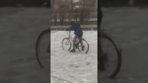 АААААА!! У МЕНЯ НОГА ЗАСТРЯЛА!!!!!